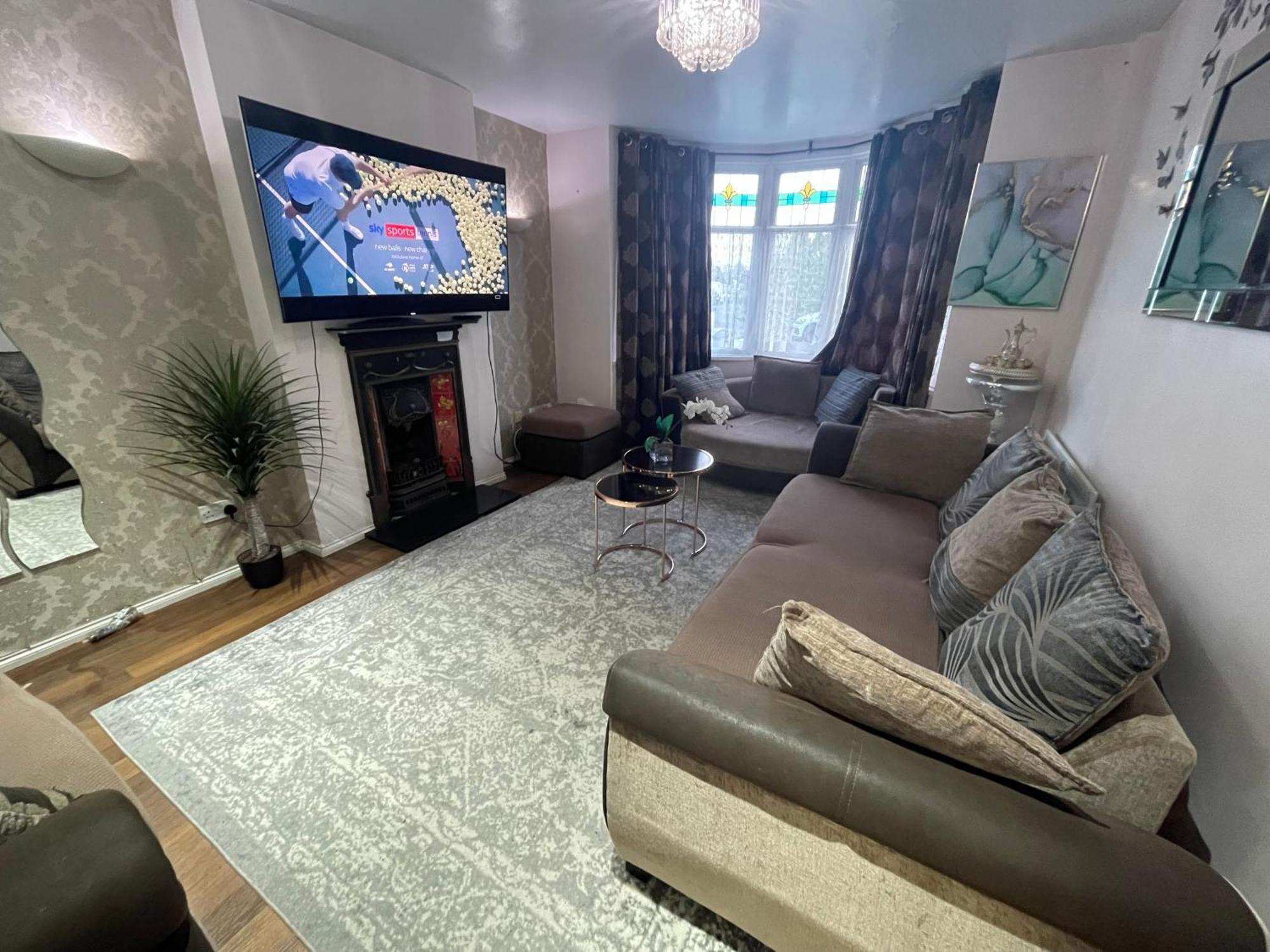 Modern & Cozy 3 Bed House. * Coventry