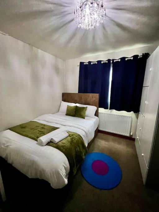 Modern & Cozy 3 Bed House. Holiday home Coventry